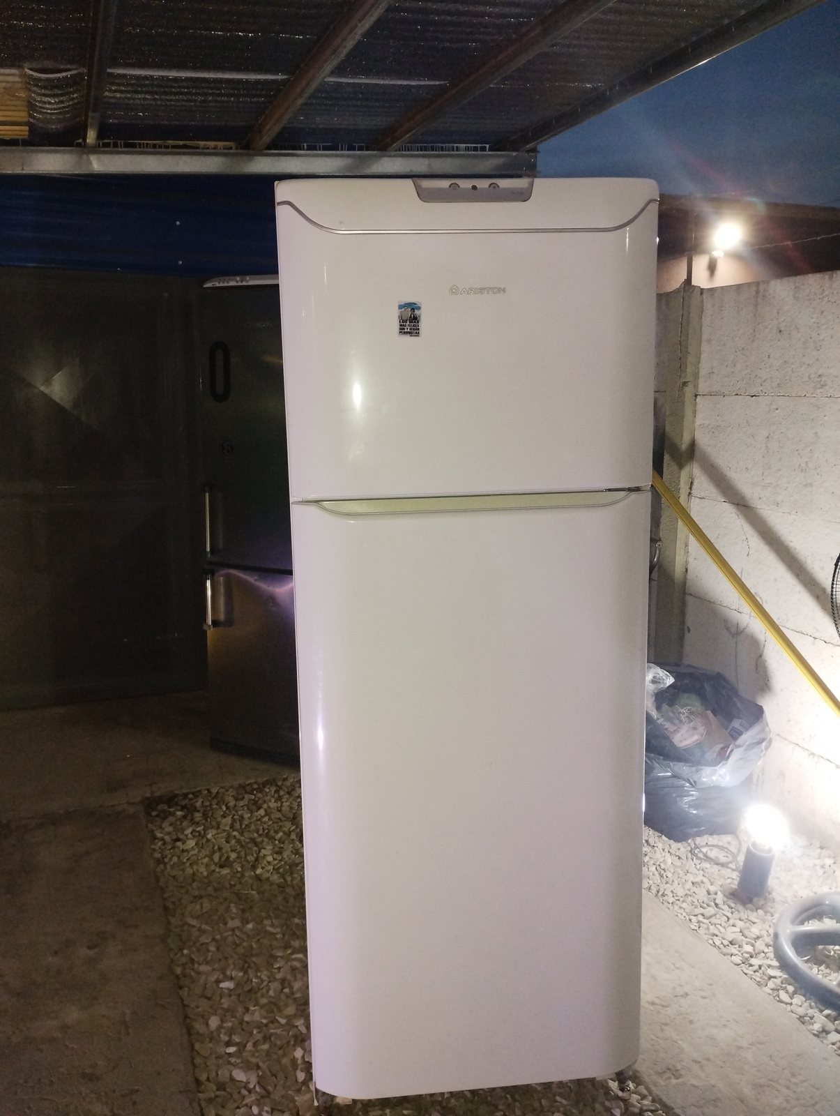 Heladera Aristom MTL1901 - trabajo real de ElectroBahia Servicios en Bahía Blanca